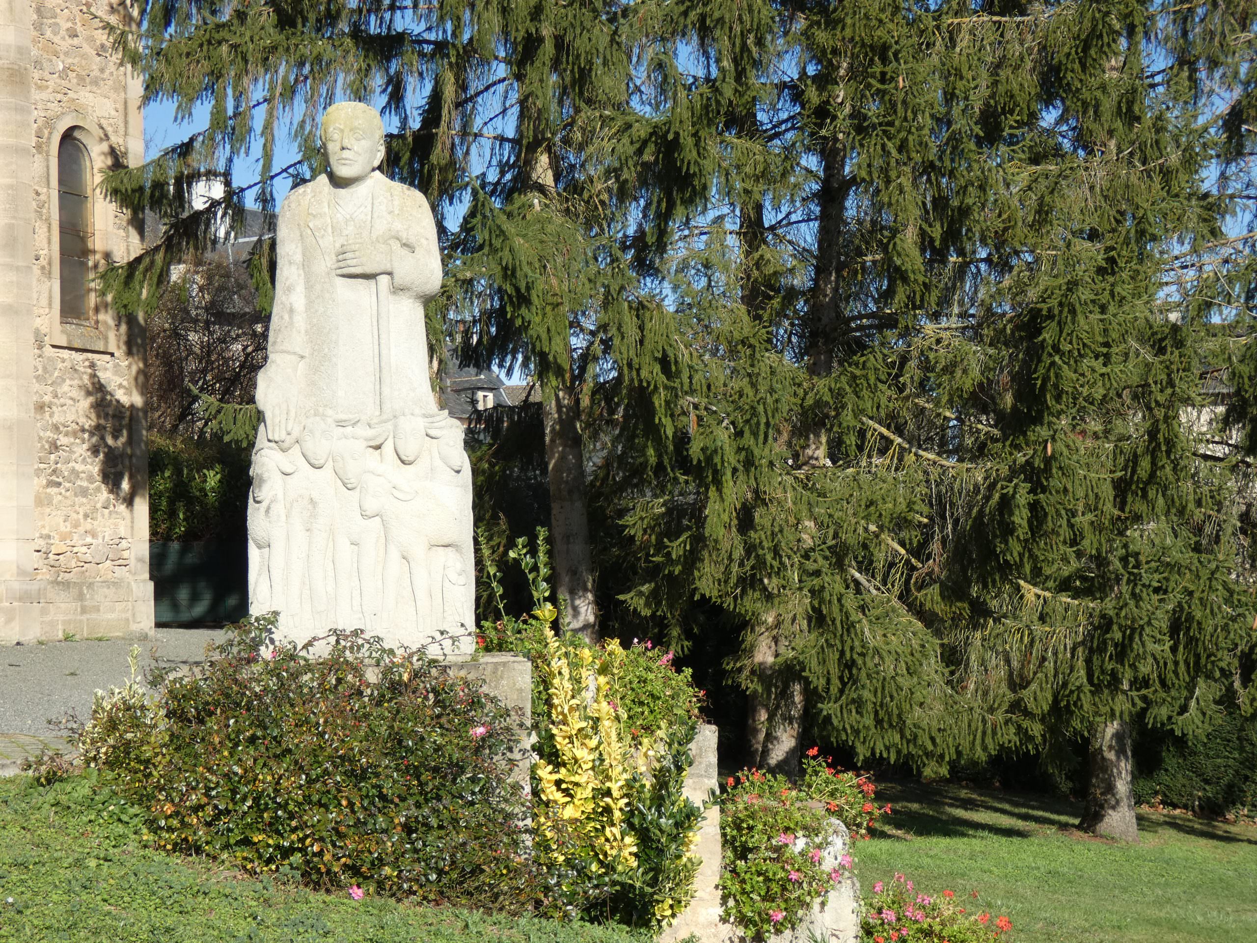 Statue du cardinal Marty